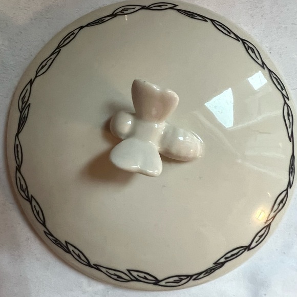 Darling bee teacup, saucer & strainer. - Picture 5 of 6